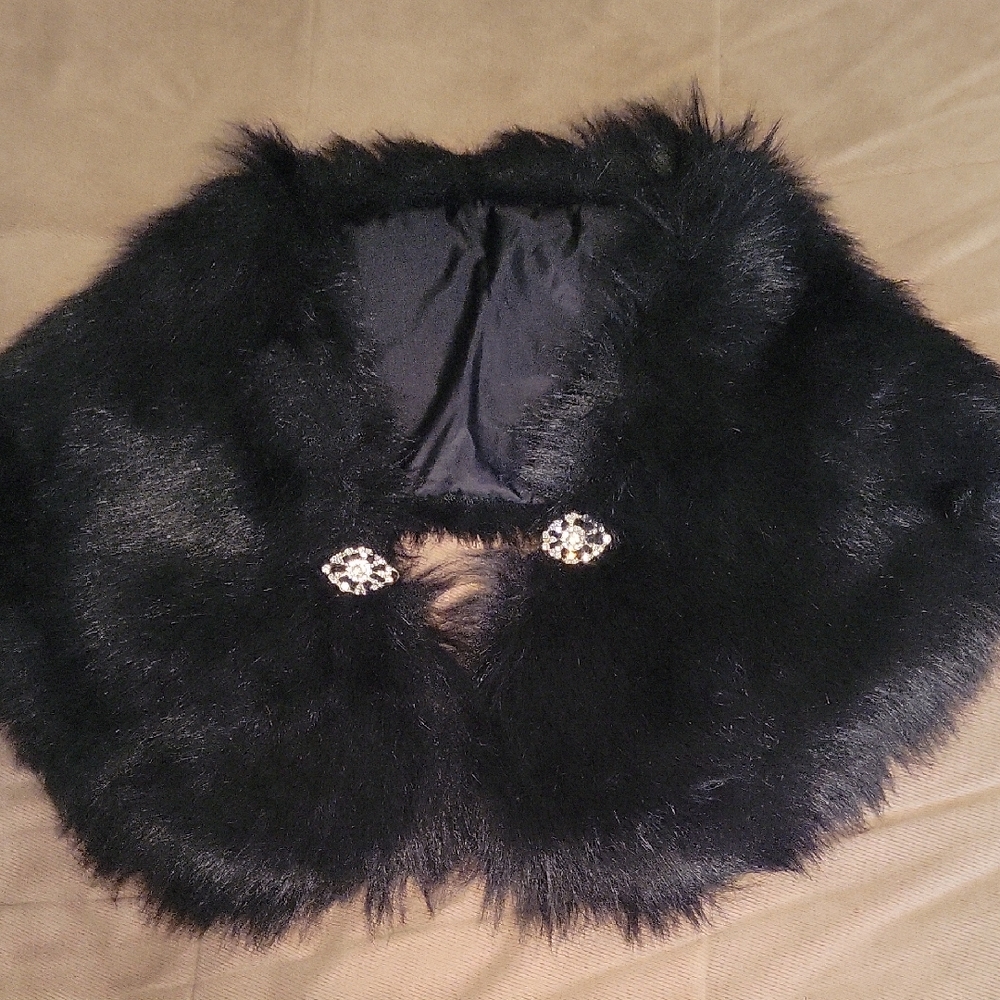 Elegant Black Faux Fur Shawl with Brooch Accents